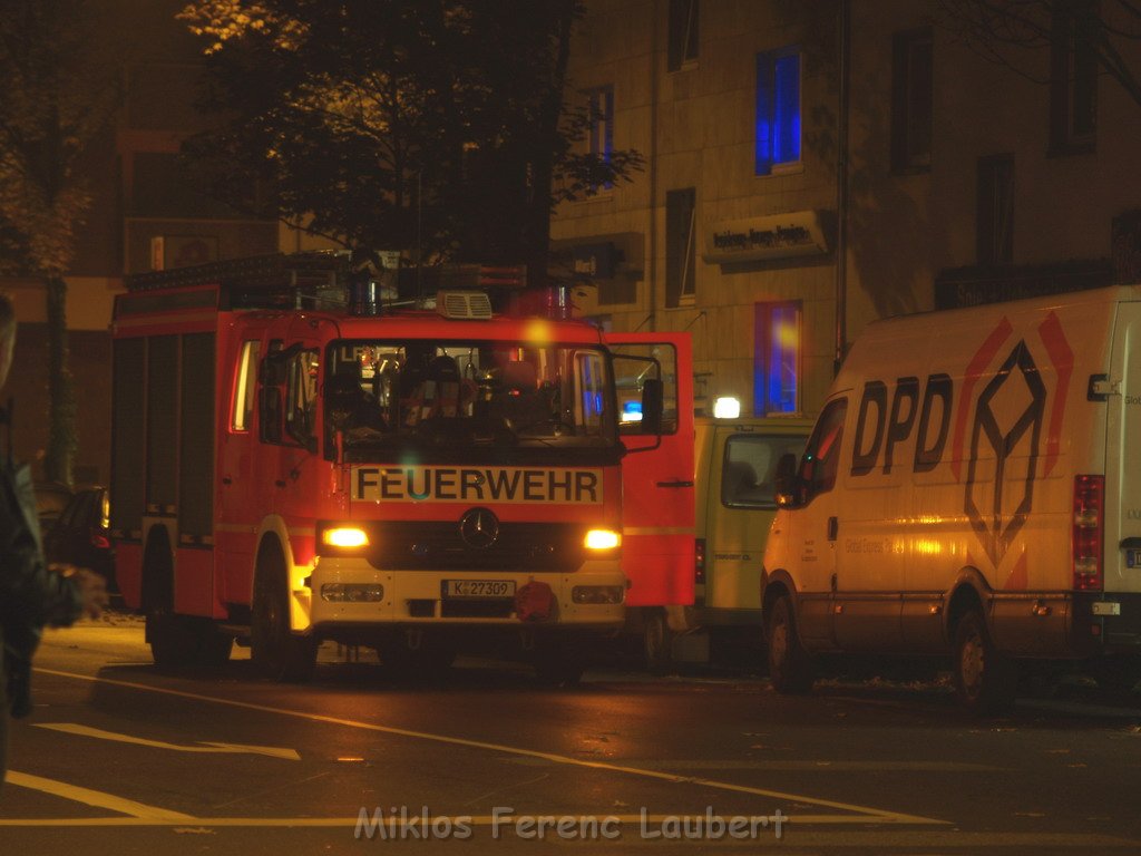 Brand mit Menschenrettung Koeln Vingst Homarstr 3     P090.JPG